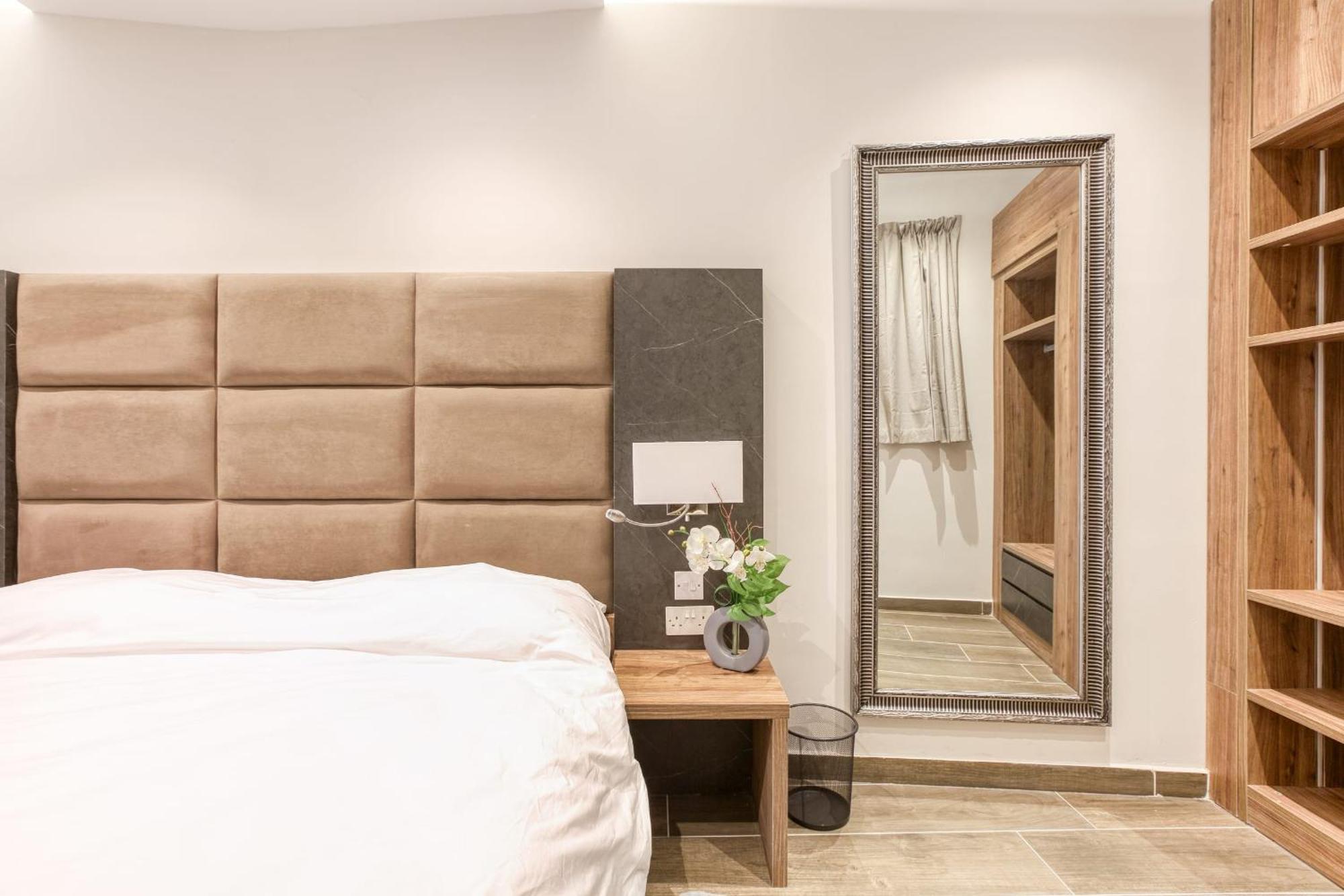 Bluebell Apartment-hosted By Sweetstay